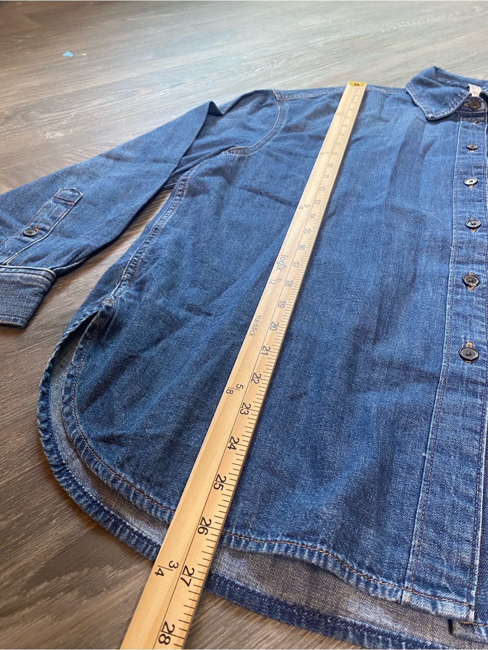 Madewell The Easy Shirt In Denim Button Down Oversized Shirt in Denim - Picture 6 of 10